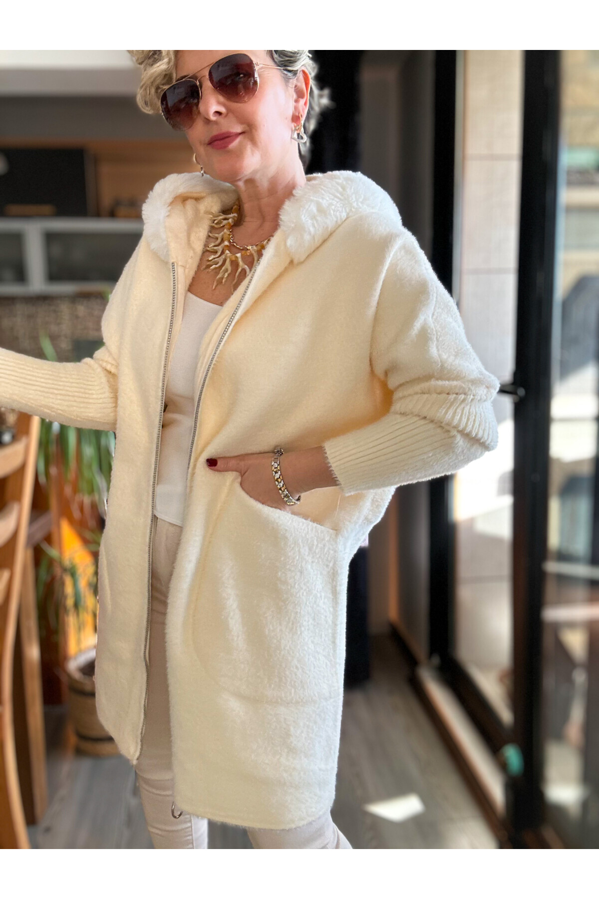 Flori İthal Angore Kürk Kapşon Kol Şerit Detay Ceket Ekru