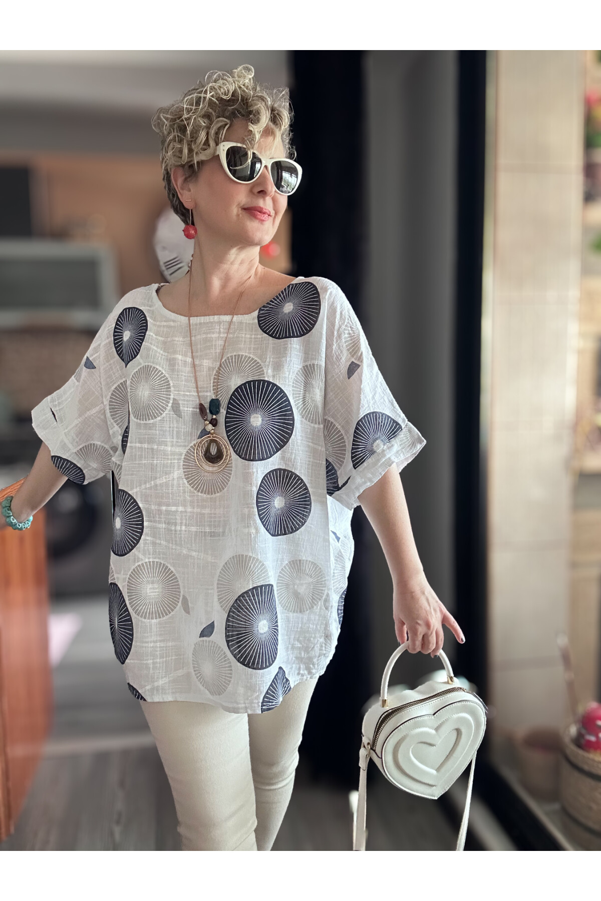 Limmo Desenli  İthal Kolyeli Tasarım Bluz Beyaz