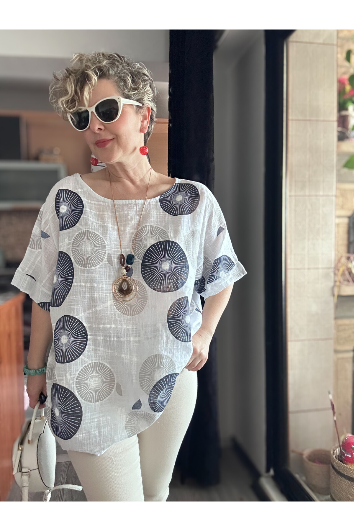 Limmo Desenli  İthal Kolyeli Tasarım Bluz Beyaz