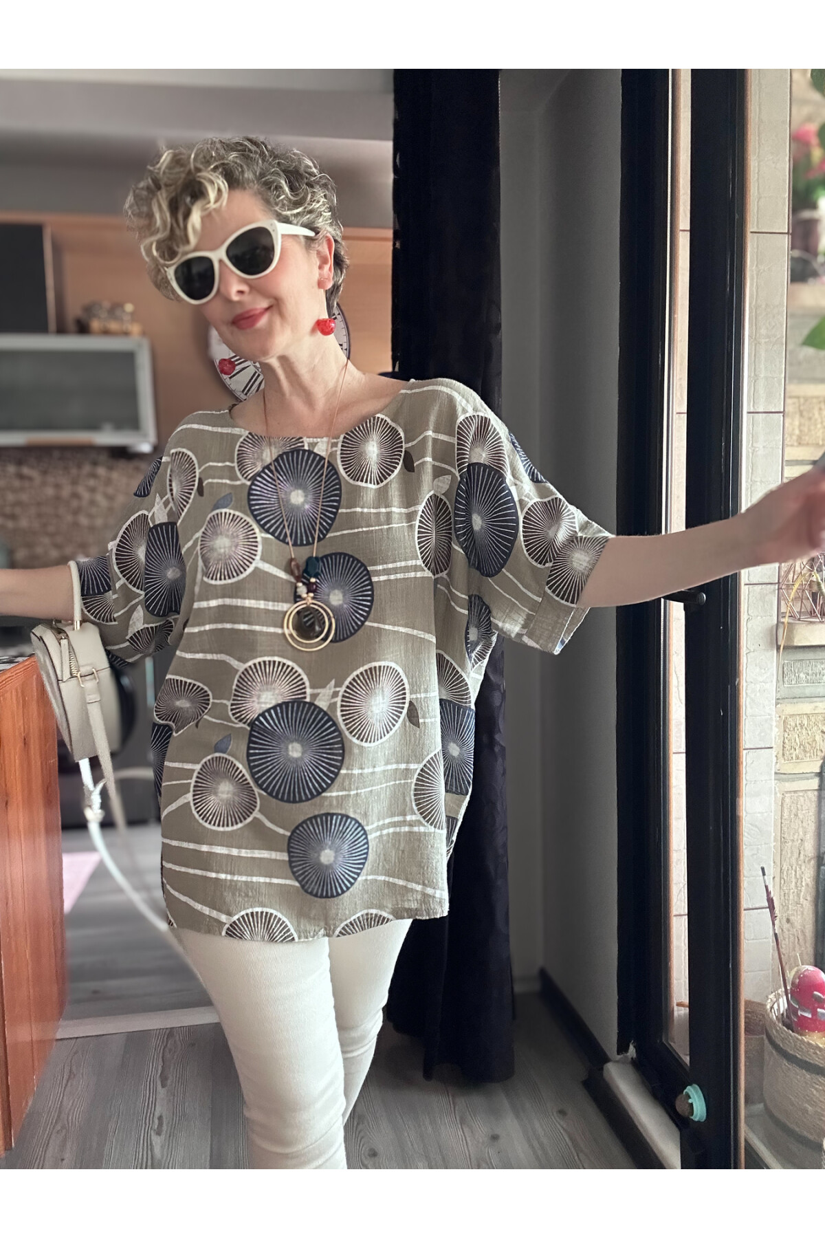 Limmo Desenli  İthal Kolyeli Tasarım Bluz Vizon