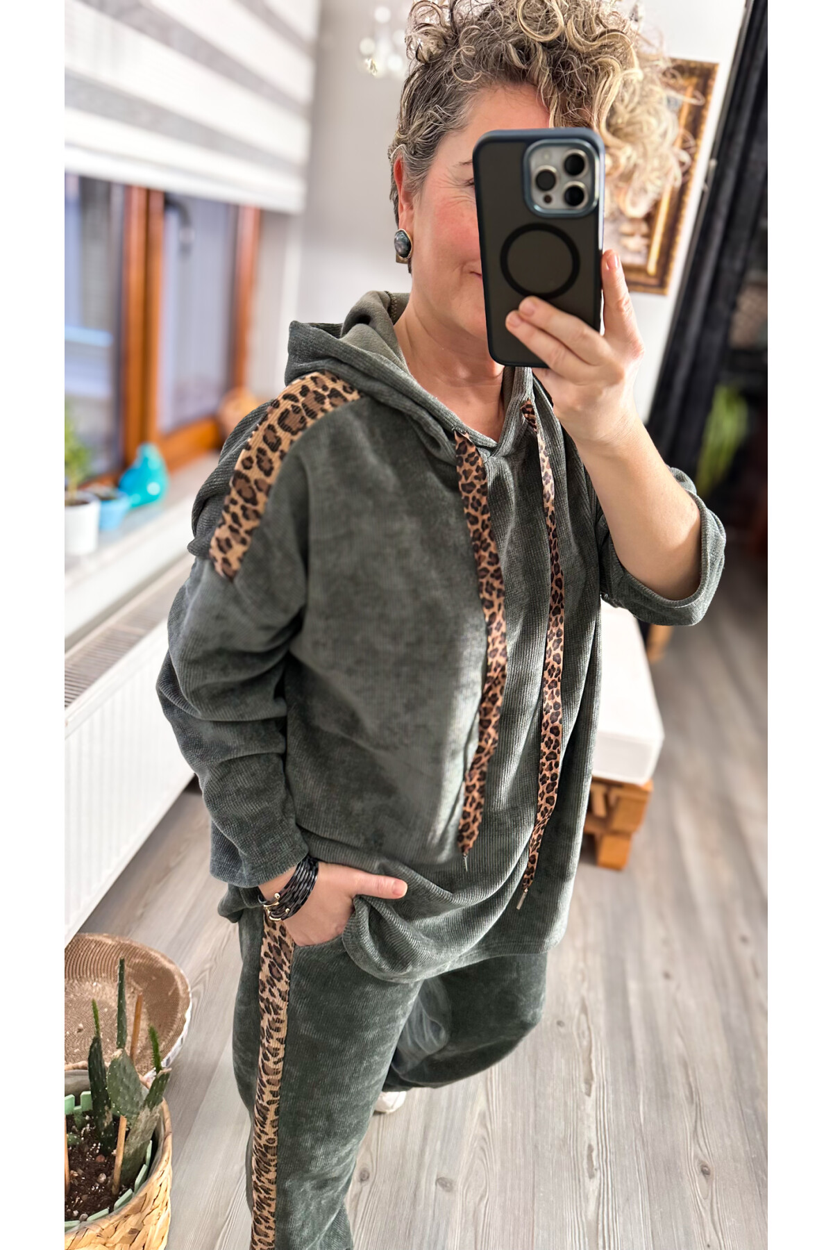 Muffin İtalyan Şönil Leopar Detay Takım Haki