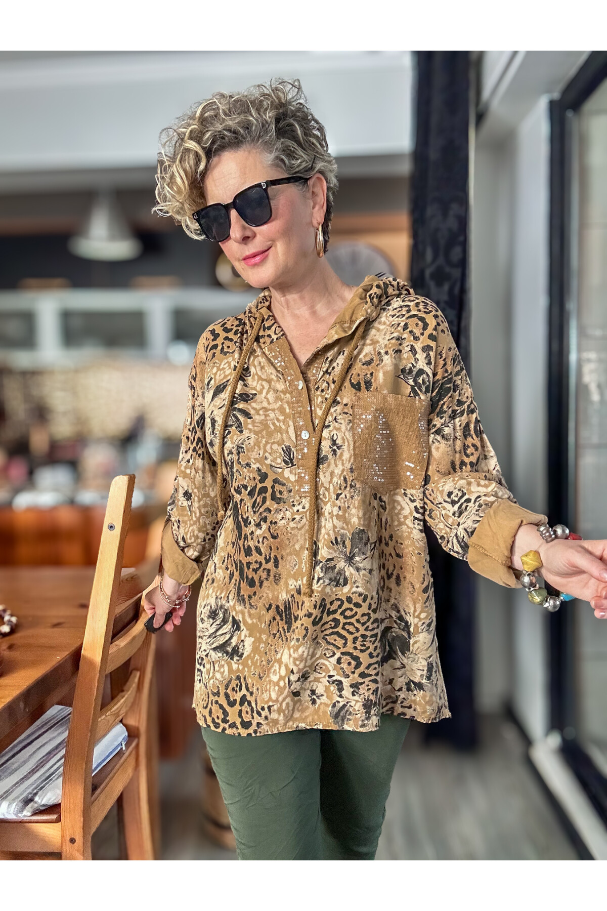Rafa İtalyan Pul Detay Kapşonlu Gömlek Bluz Camel