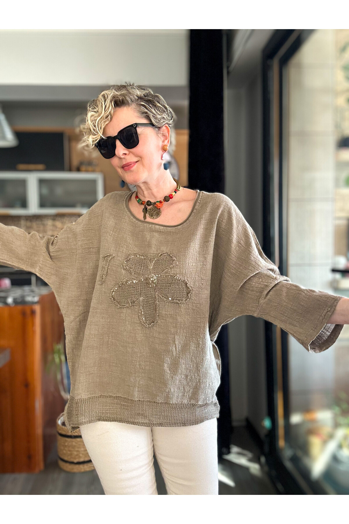 Robre Papatya Detay Tasarım Bluz Vizon