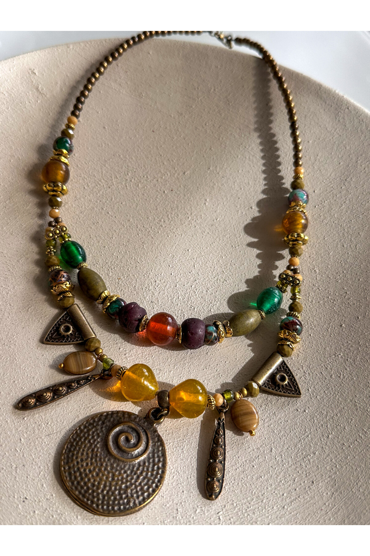 Temple Etnik Pirinç Cam Kolye