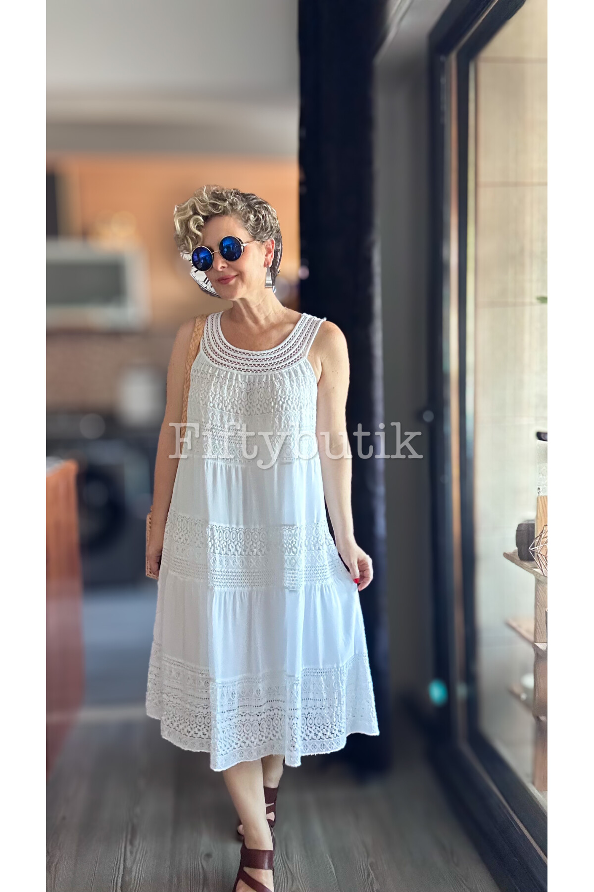 Azur İtalyan Dantel Detay Elbise Beyaz