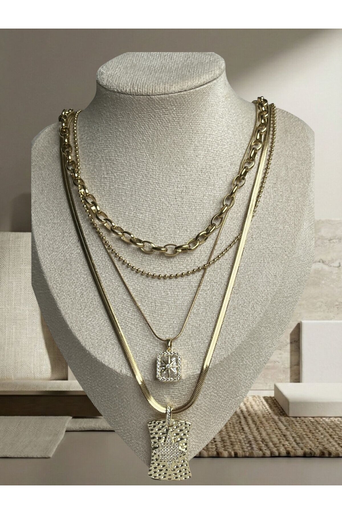 Çoklu Gold Bee Kolye