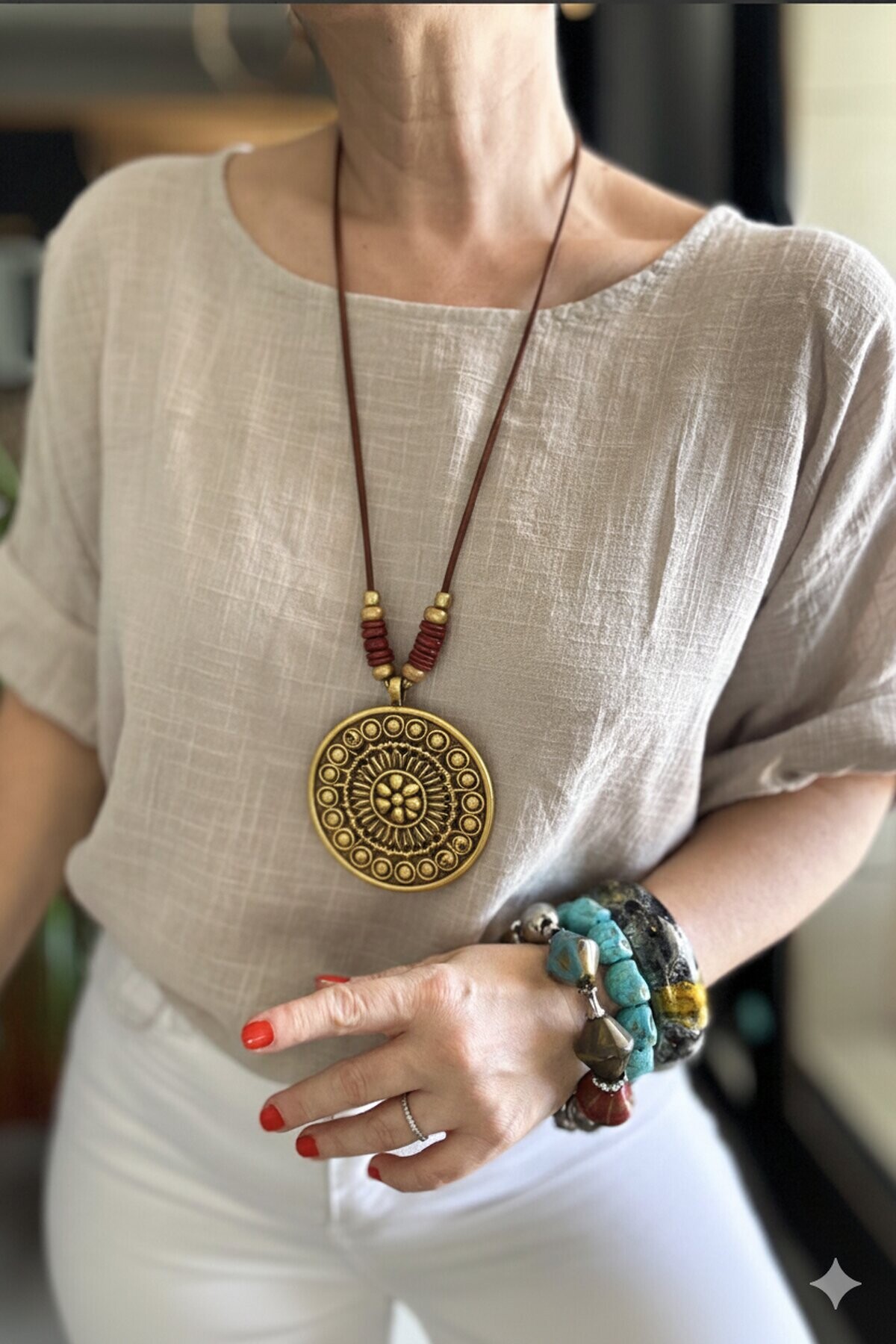 Fezza İthal Kolyeli Tasarım Bluz Beige