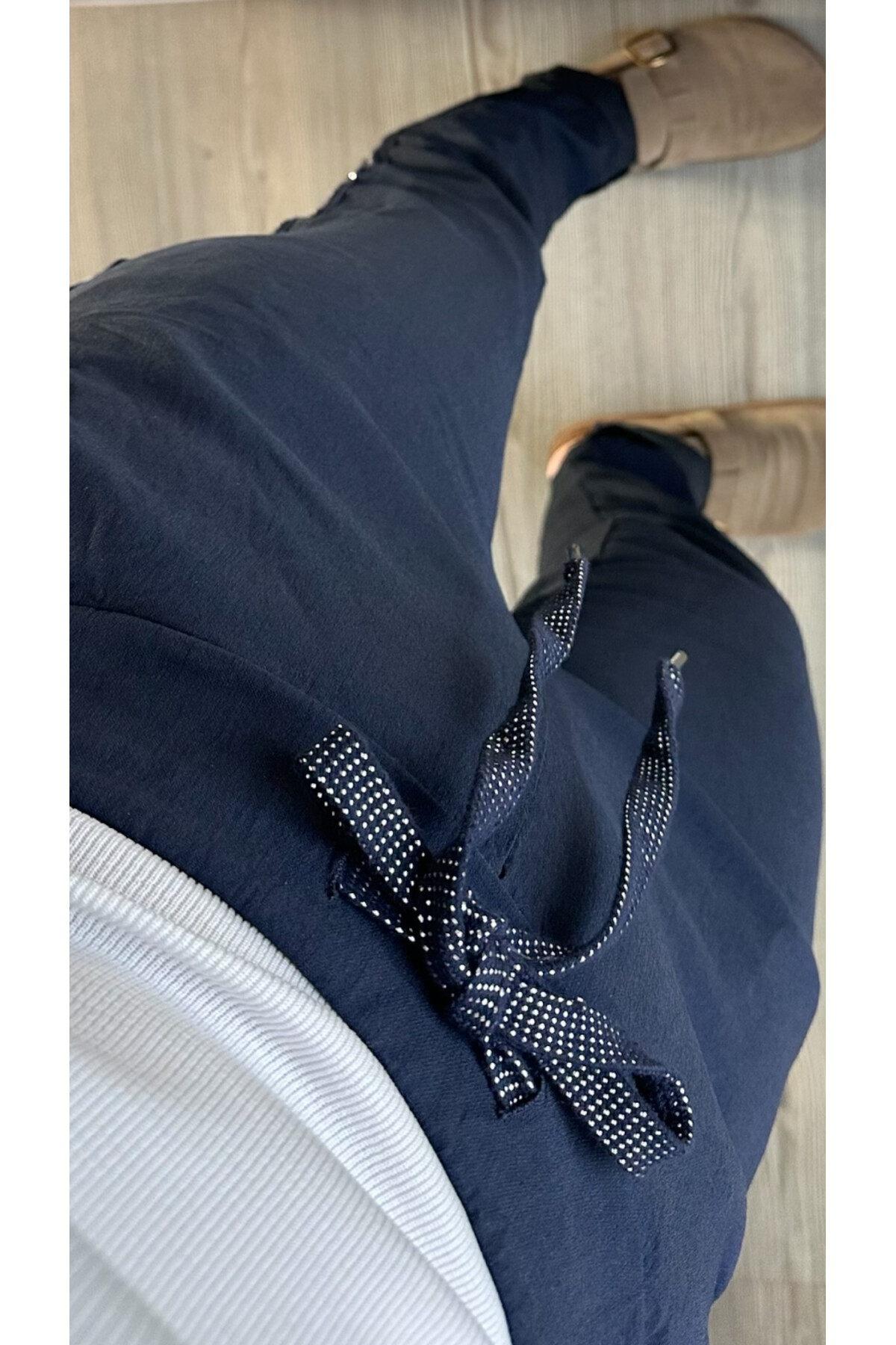 Lecce İtalyan Sihirli İnce Taş Şerit Detay Pantalon Lacivert