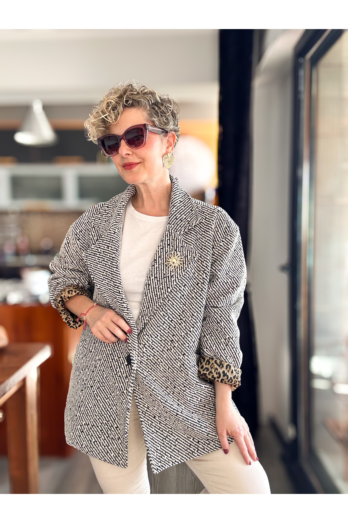 Tigre Çizgili Broşlu Leopar Astarlı Ceket Beyaz