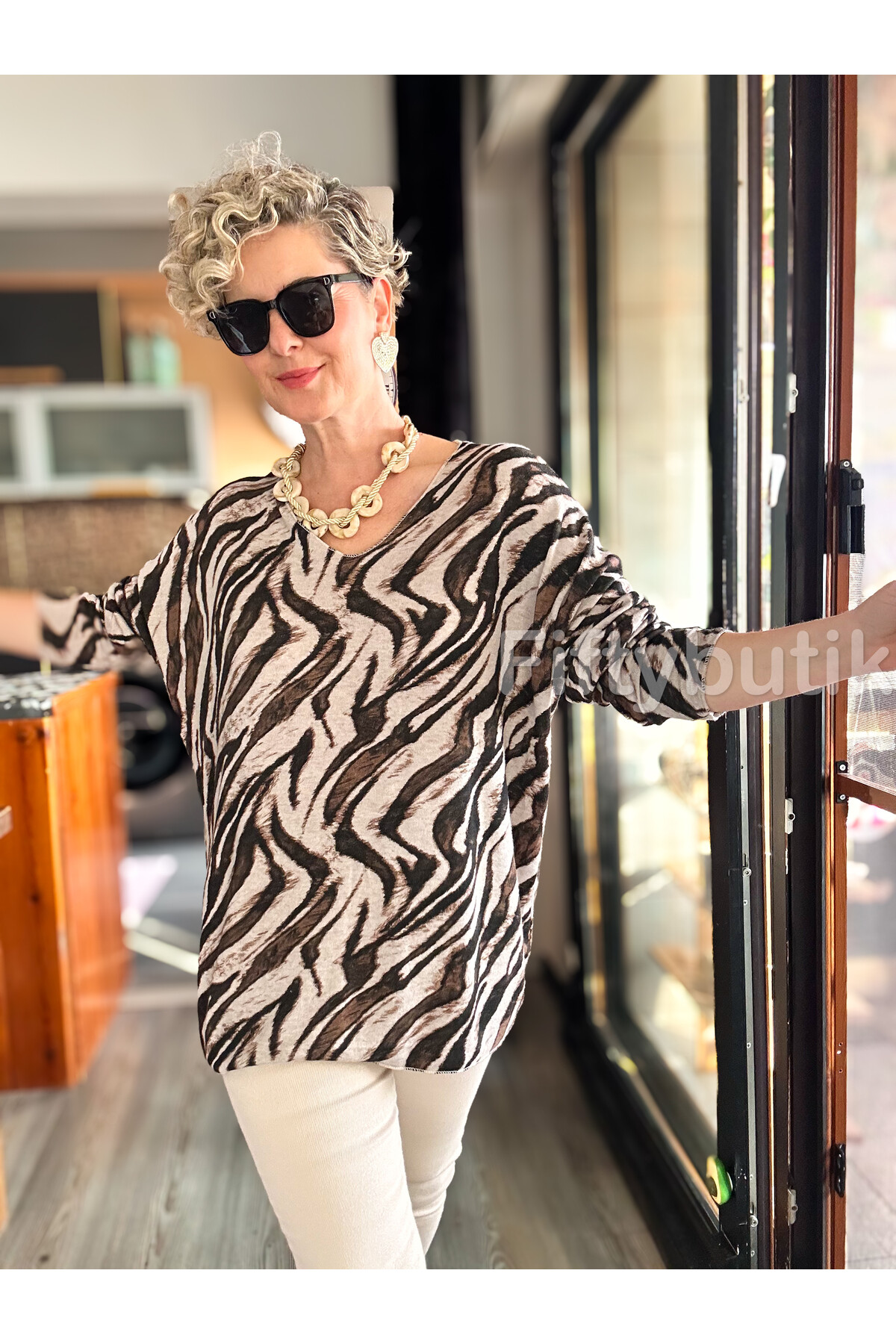 Yassa İtalyan V Yaka Zebra Desenli Triko Bej