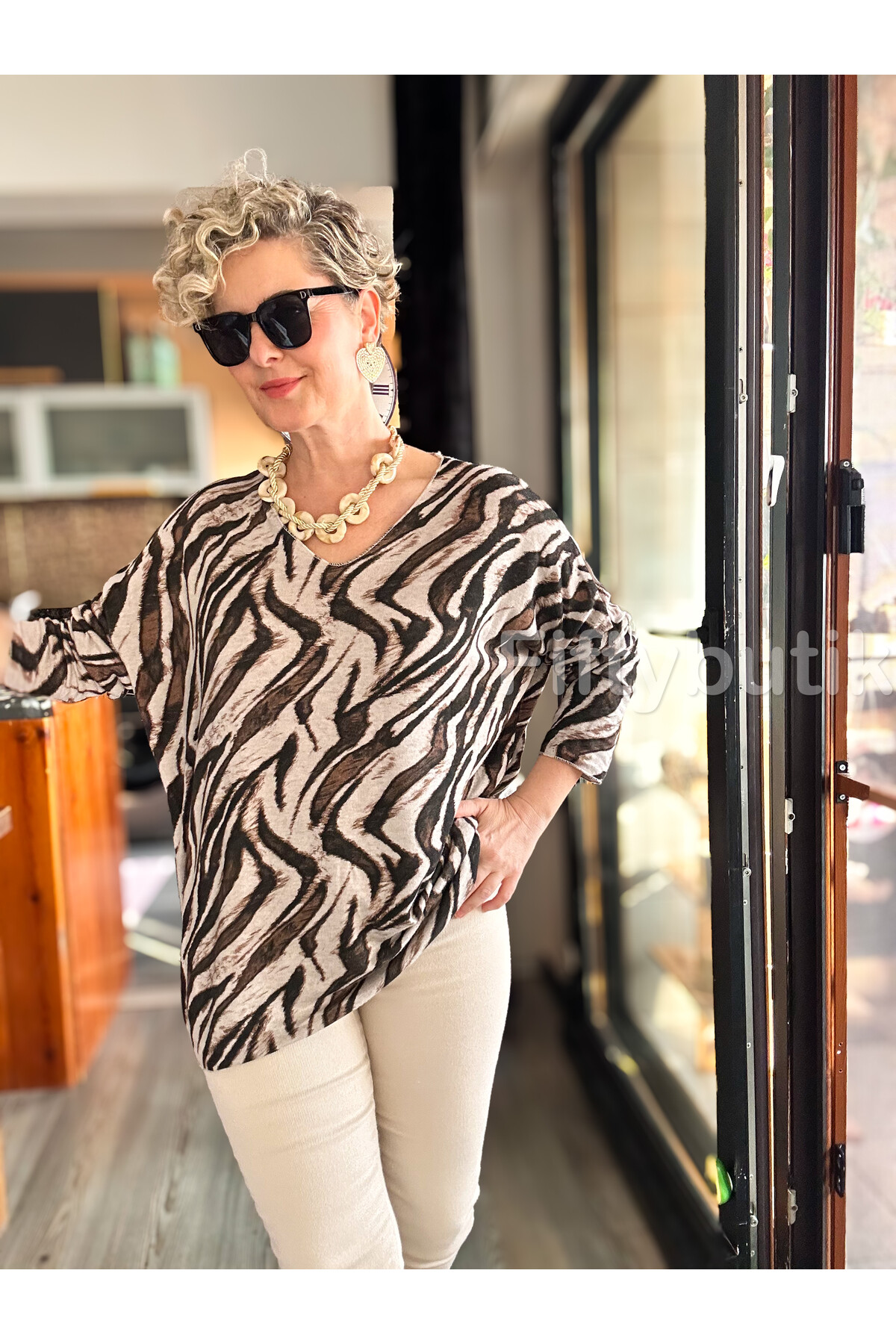 Yassa İtalyan V Yaka Zebra Desenli Triko Bej