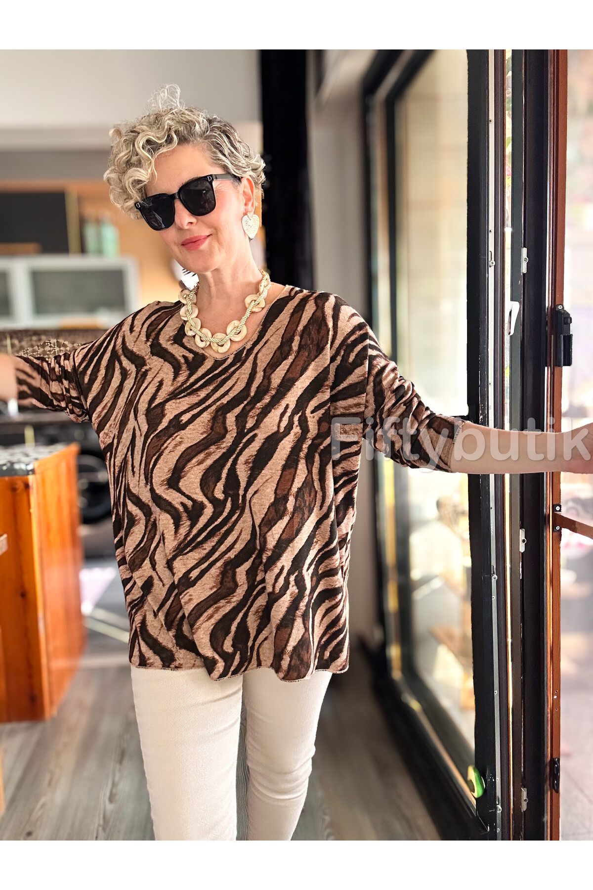 Yassa İtalyan V Yaka Zebra Desenli Triko Cappuccino