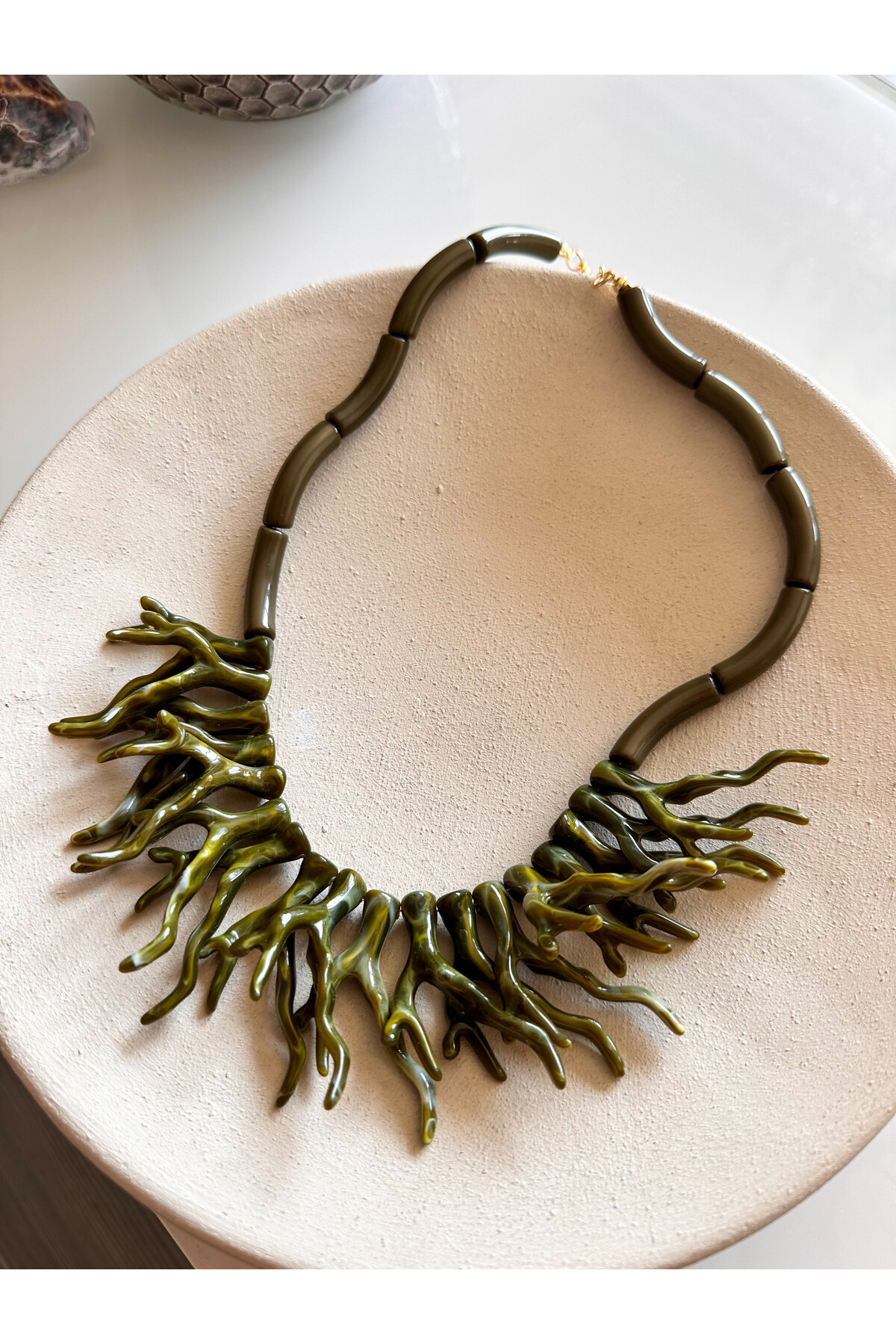 Zeyra Akrilik Mercan Desen Kolye Haki