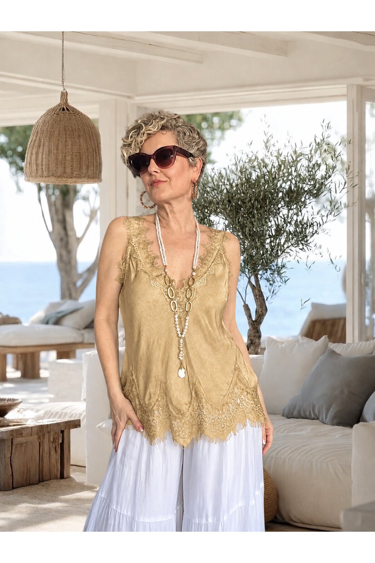 Senza Dantel Detaylı Premium Saten V Yaka Bluz Camel