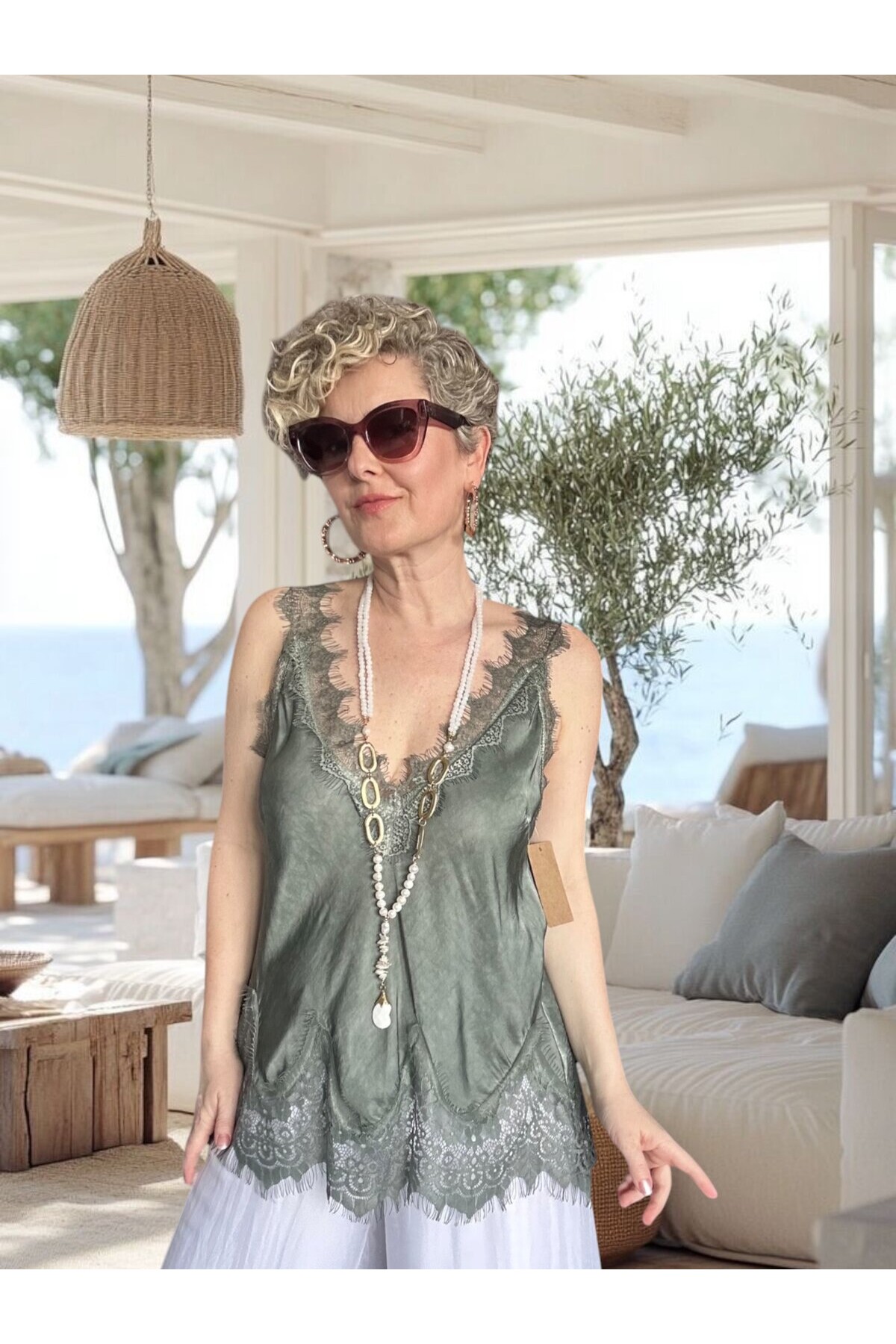 Senza Dantel Detaylı Premium Saten V Yaka Bluz Haki