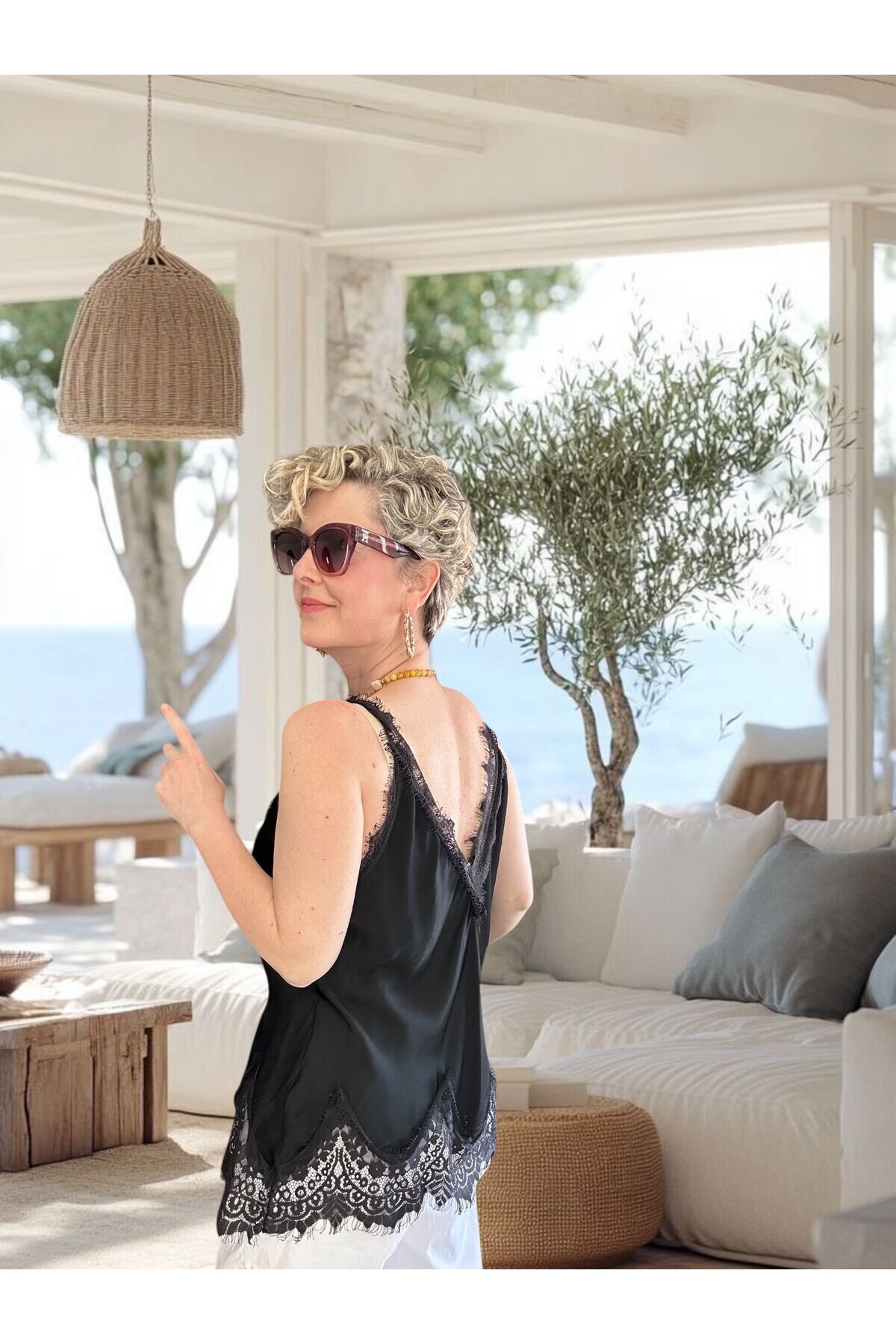 Senza Dantel Detaylı Premium Saten V Yaka Bluz Siyah