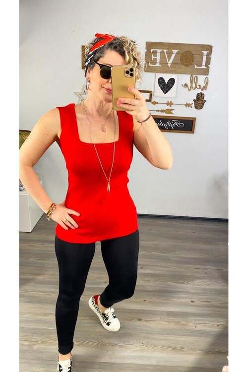 Esline Kırmızı Kare Yaka Dört Mevsim Triko Atlet