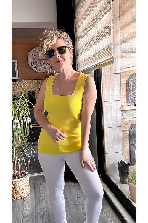 Esline Sarı Kare Yaka Dört Mevsim Triko Atlet