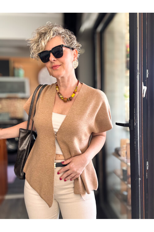 Tasarım Asimetrik Kesim Triko Yelek Camel