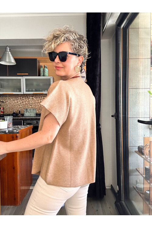 Tasarım Asimetrik Kesim Triko Yelek Camel