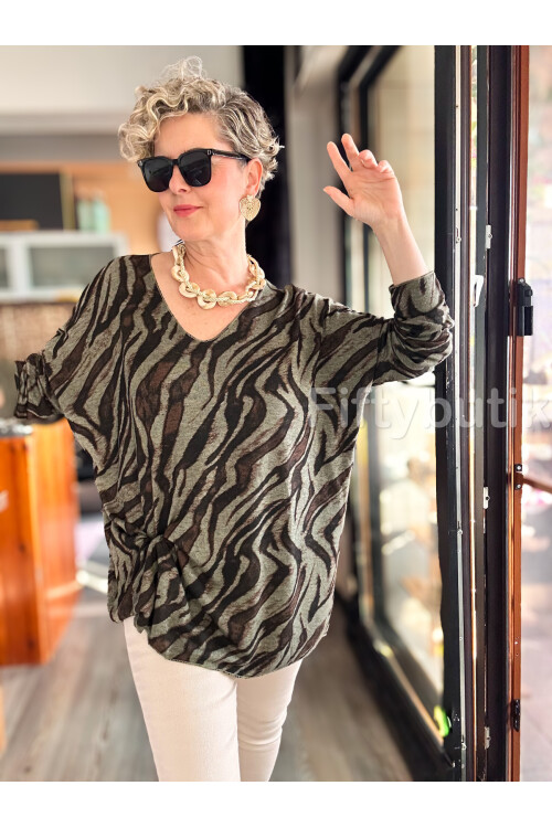 Yassa İtalyan V Yaka Zebra Desenli Triko Haki