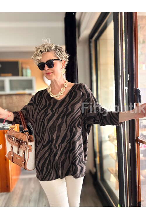 Yassa İtalyan V Yaka Zebra Desenli Triko Kahve