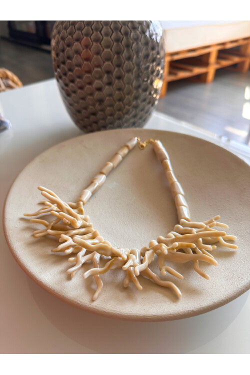 Zeyra Akrilik Mercan Desen Kolye Kemik