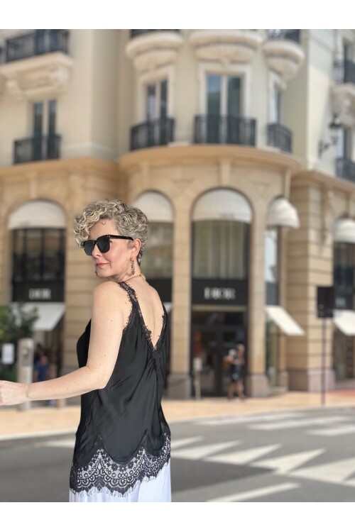 Senza Dantel Detaylı Premium Saten V Yaka Bluz Siyah